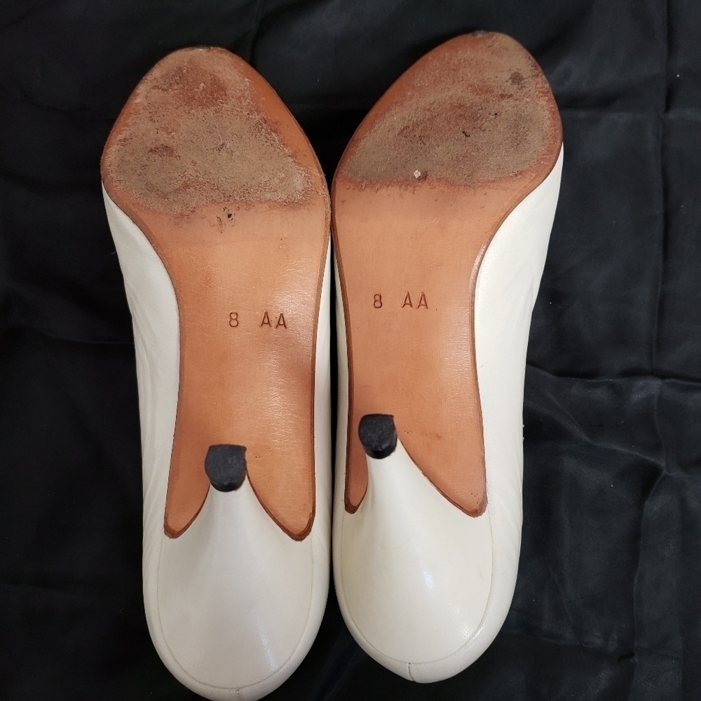 Pancaldi Vartan Winter White Ivory Kid Leather 8AA Narrow Pump Heels EUC in box - Picture 6 of 16